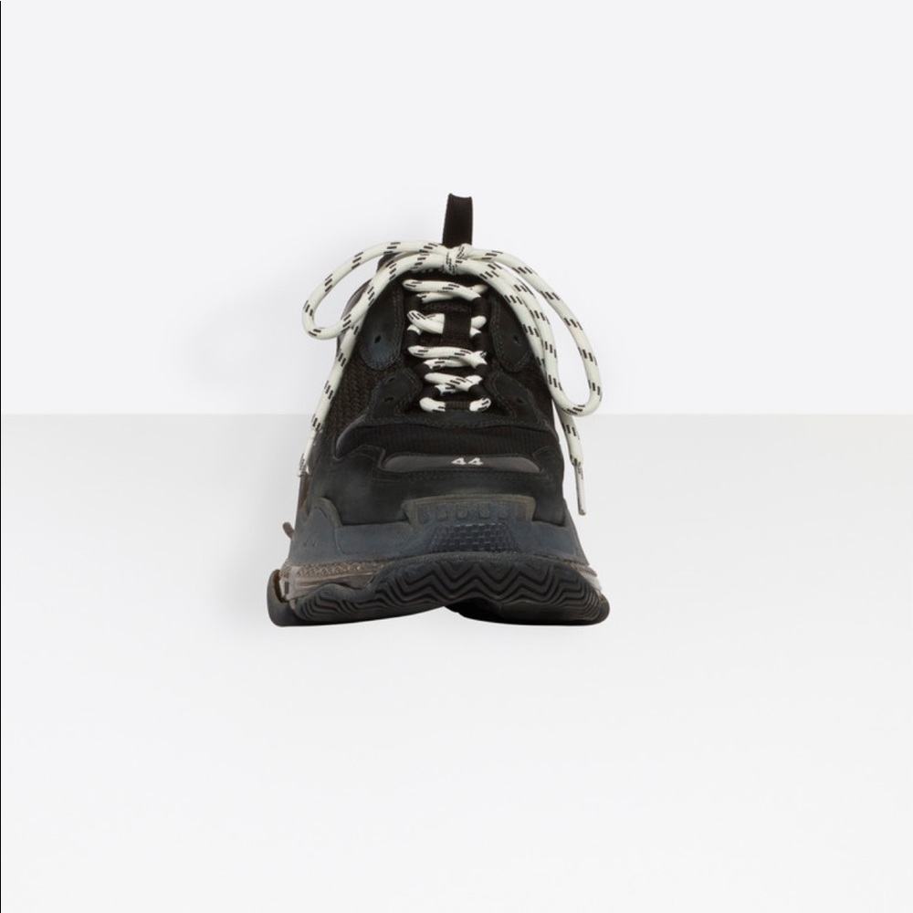 TRIPLE S SNEAKER